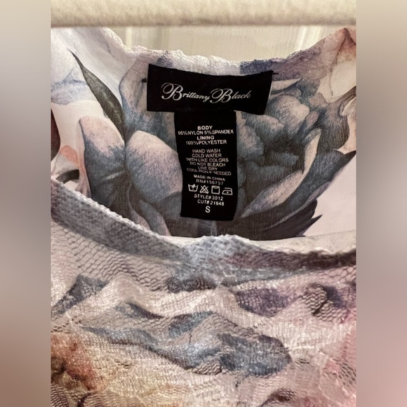 Size small white lace overlay pink purple cream floral flower layer tank top - Picture 5 of 5